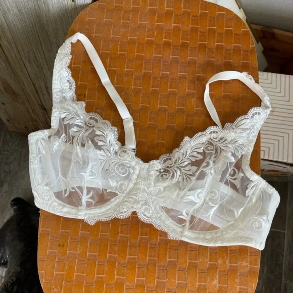 NWOT Soma Lace Sheer Bra